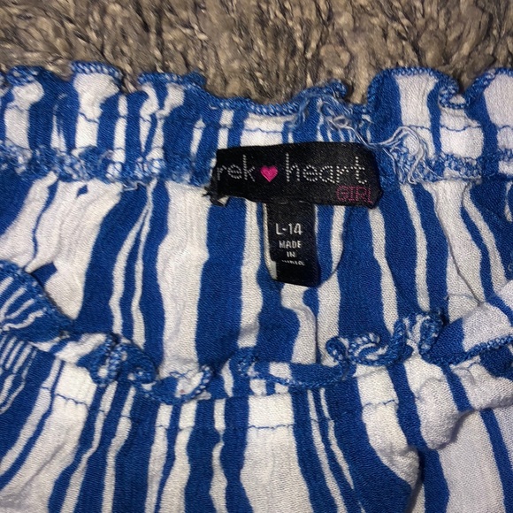 Vertical striped off the shoulder top - Picture 4 of 4